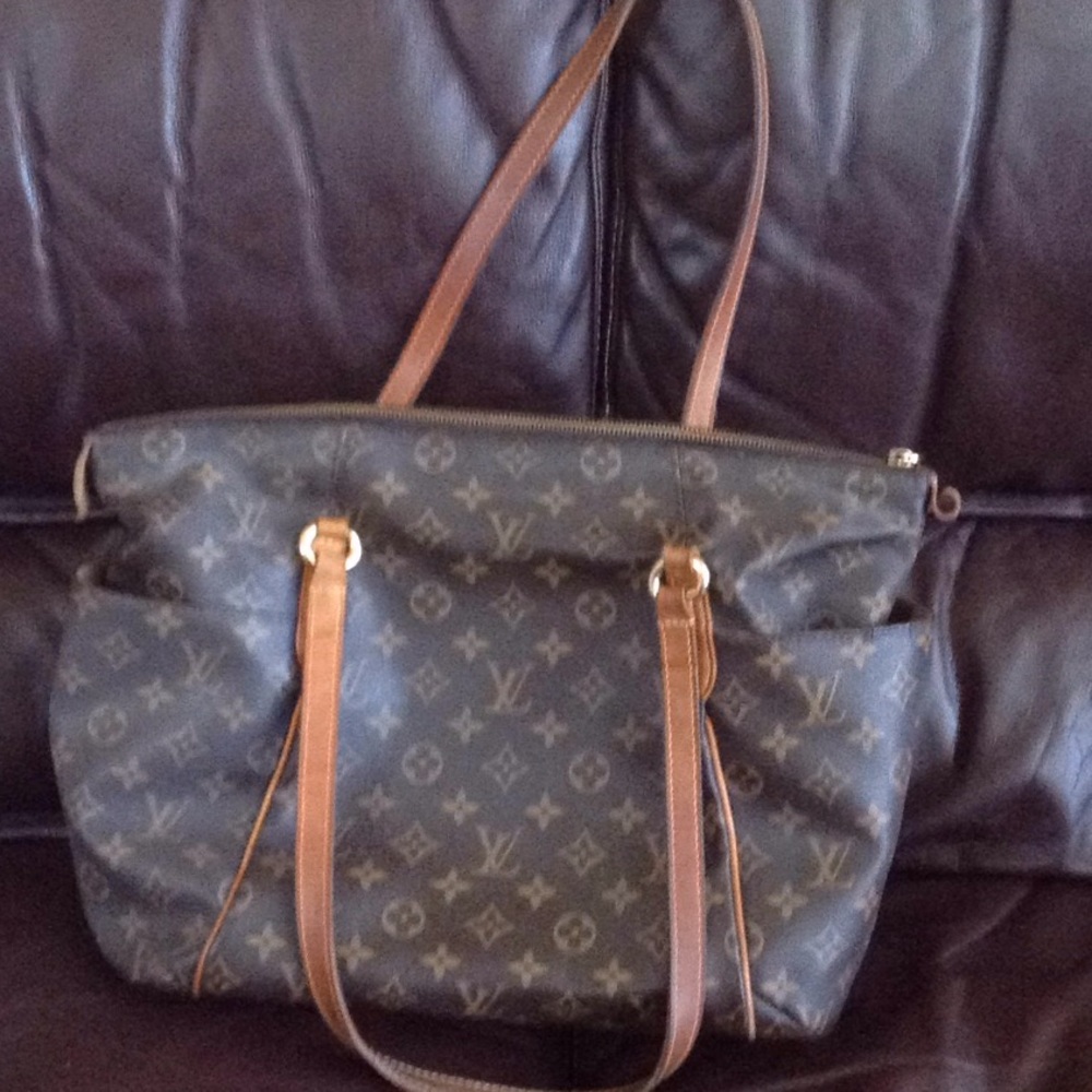 Authentic LV Totally MM tote